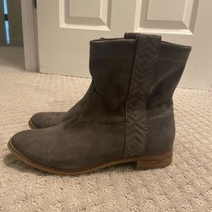 Womens Toms slip-on suede boots